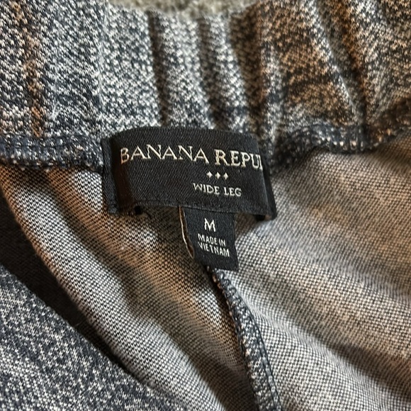 Banana Republic Gray Wide-Leg Pants- size medium - elastic waist - Picture 3 of 6
